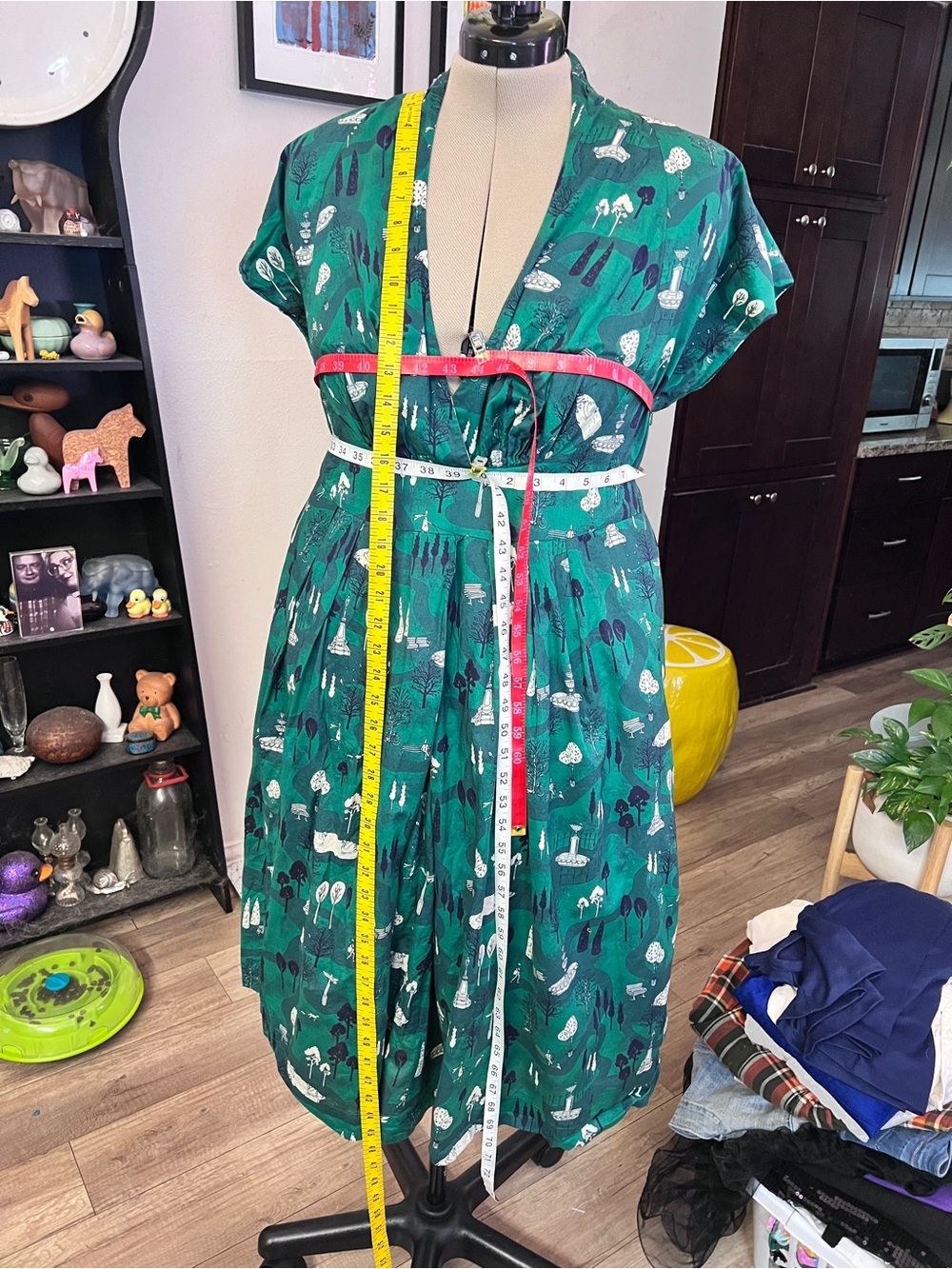 Green Printed V-Neck Midi Dress with Waist Detail - Picture 8 of 11